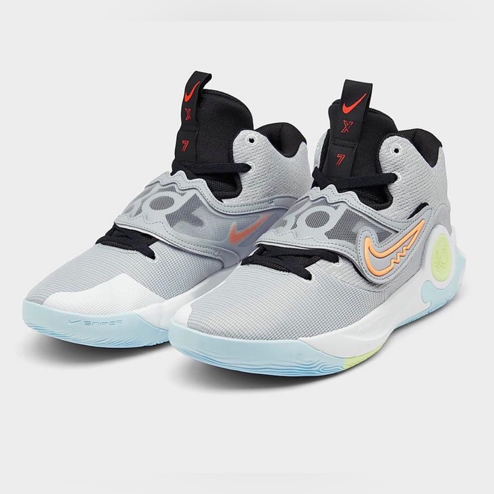 KD Trey 5 X  Basketball Sneaker